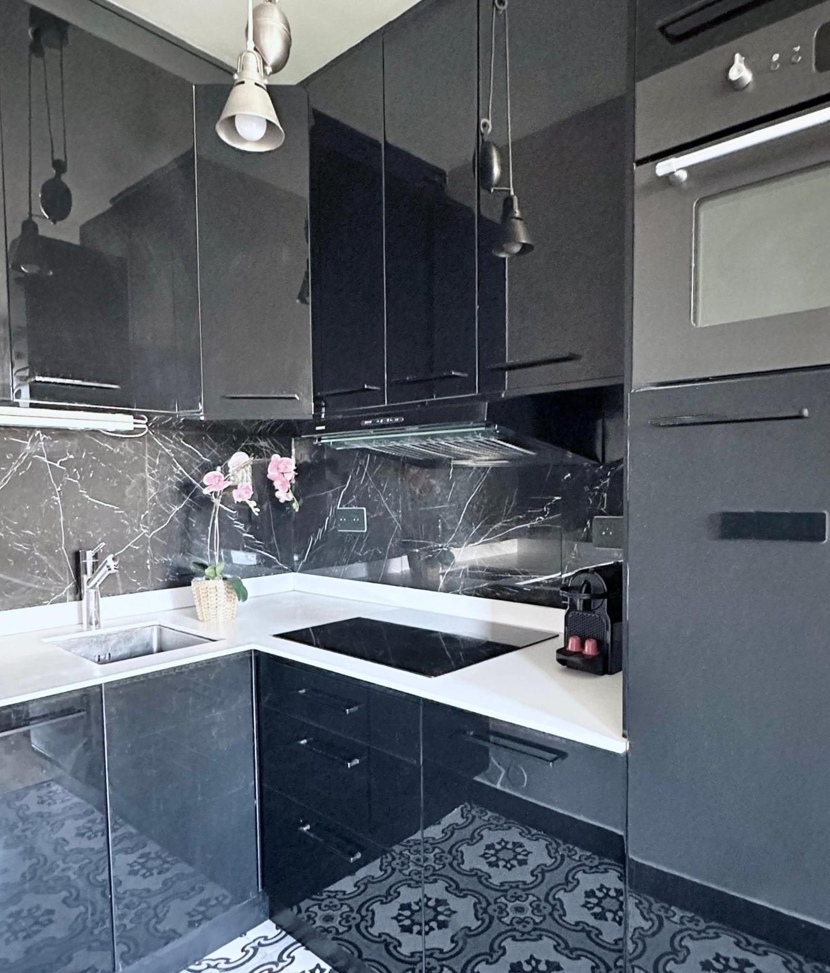 Stylish Apartment With A Balcony In Париж Екстериор снимка