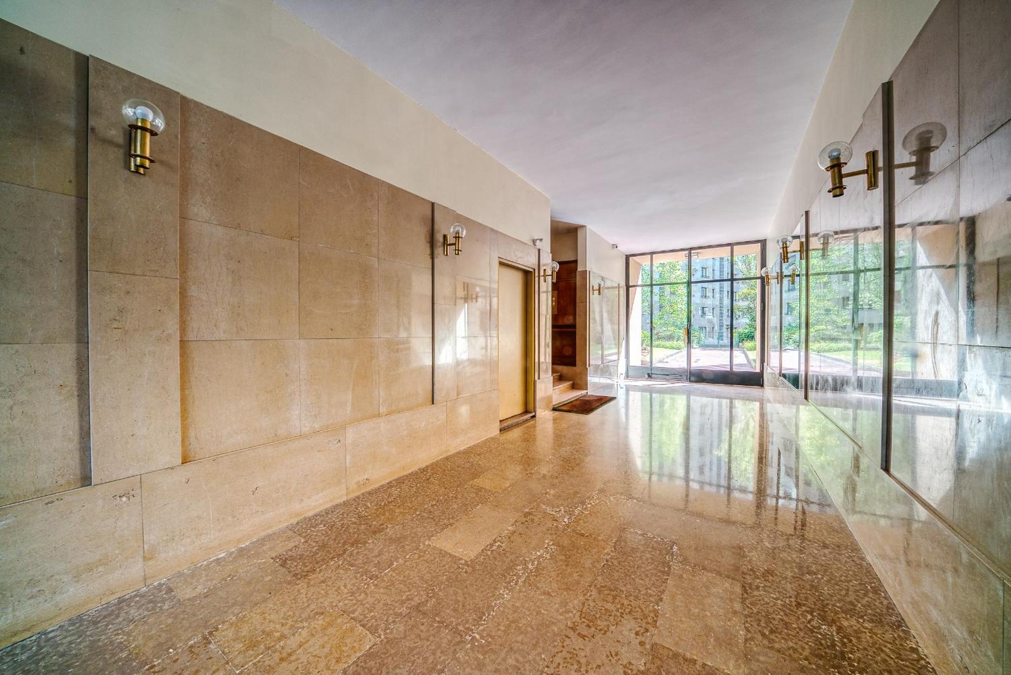 Stylish Apartment With A Balcony In Париж Екстериор снимка